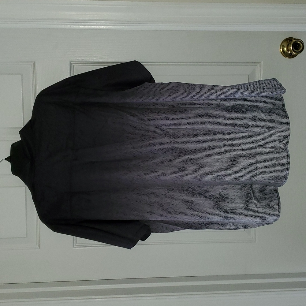 Men's short sleeve button down shirt. 2XL. Black/gray, but in some light purple. - Picture 4 of 5